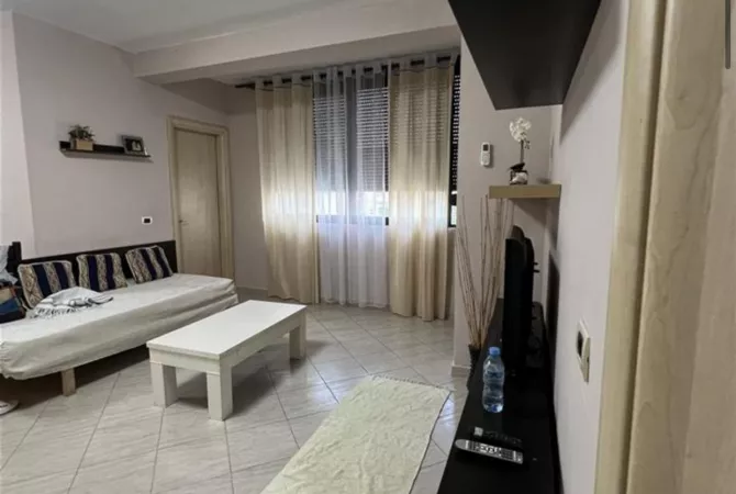 Shtepi me qera Apartament ne Tirane, 2+1, Mobilimi E mobiluar, Pagesa 650  Euro.
