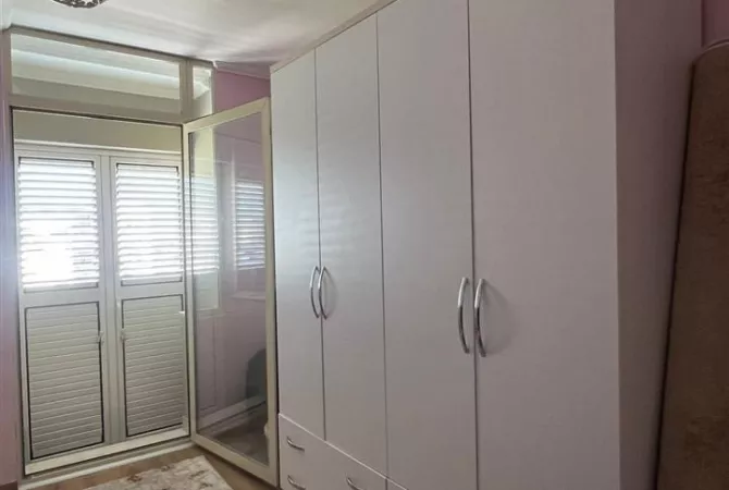 Shtepi me qera Apartament ne Tirane, 2+1, Mobilimi E mobiluar, Pagesa 68,000  Leke.
