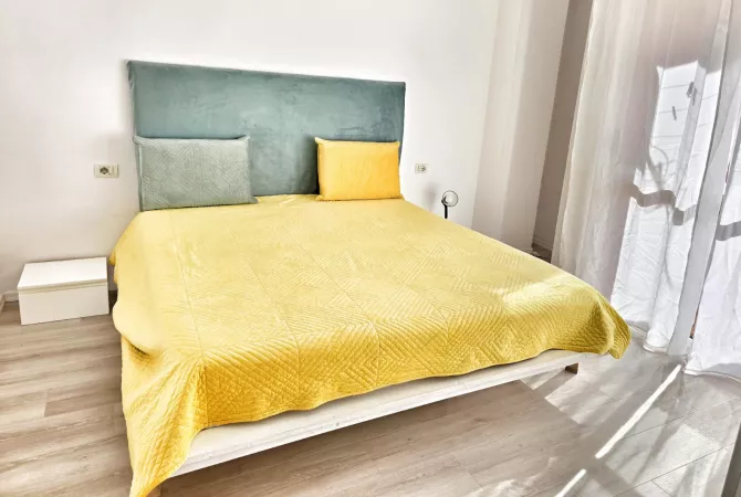 Qender, apartament 1+1 me qera rruga e dibres (600 euro)