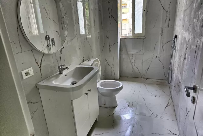 Shtepi me qera Apartament ne Tirane, 1+1, Mobilimi E mobiluar, Pagesa 600  Euro.