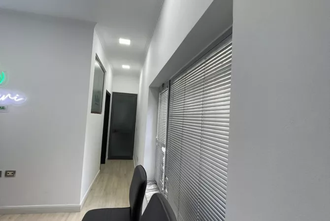 Selvia, ambient biznesi/dyqan ne shitje 32 m2, (90,000 euro)