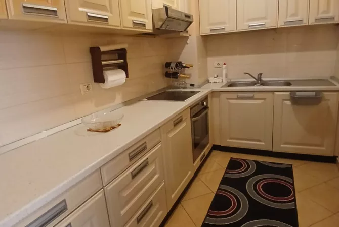 Shtepi ne shitje Apartament ne Tirane, 2+1, Mobilimi E mobiluar, Pagesa 107,000  Euro.