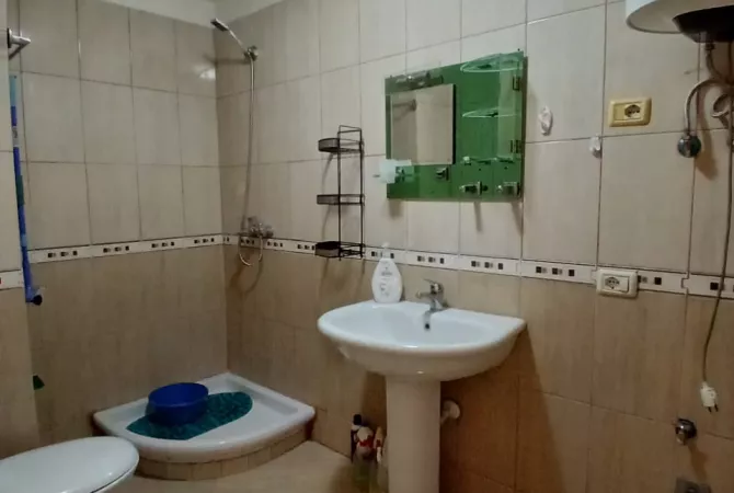 Shtepi ne shitje Apartament ne Tirane, 2+1, Mobilimi E mobiluar, Pagesa 107,000  Euro.