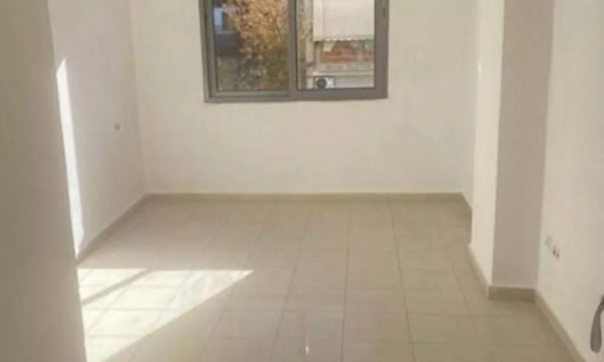 Shtepi ne shitje Apartament ne Tirane, 2+1, Mobilimi Bosh, pa mobiluar, Pagesa 87,000  Euro.