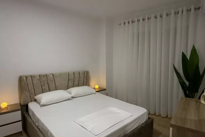 Shtepi me qera Apartament ne Tirane, 2+1, Mobilimi E mobiluar, Pagesa 800  Euro.