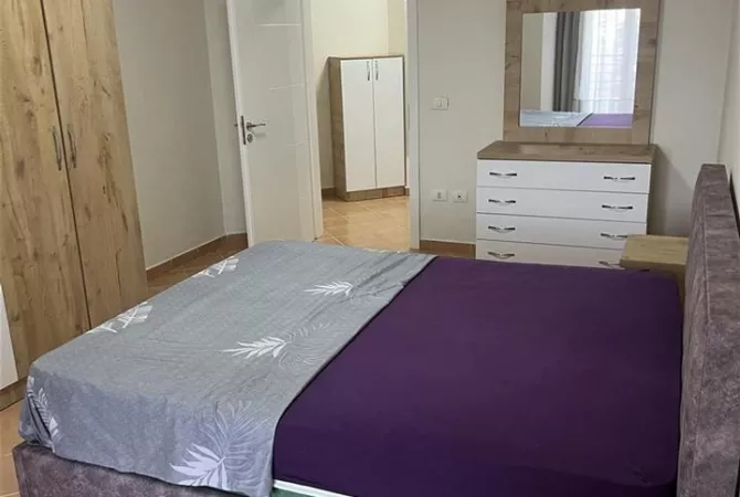 Shtepi me qera Apartament ne Tirane, 2+1, Mobilimi E mobiluar, Pagesa 450  Euro.
