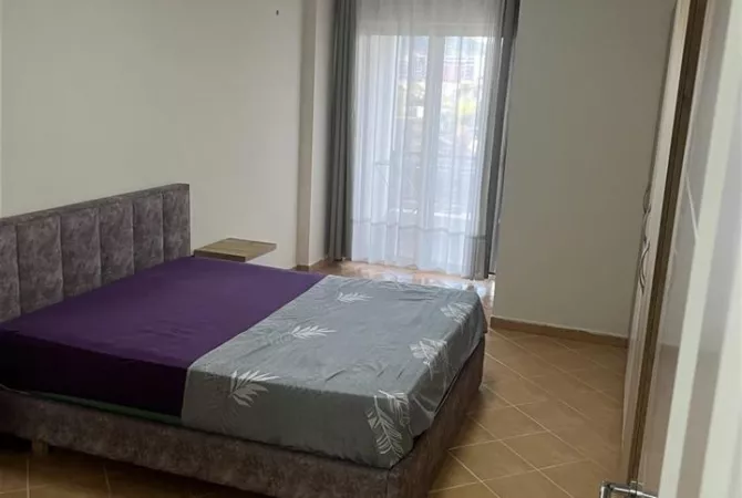 Shtepi me qera Apartament ne Tirane, 2+1, Mobilimi E mobiluar, Pagesa 450  Euro.