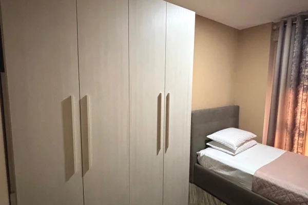 Shtepi me qera Apartament ne Tirane, 2+1, Mobilimi E mobiluar, Pagesa 75,000  Leke.