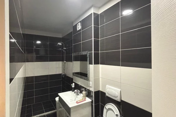 Shtepi me qera Apartament ne Tirane, 2+1, Mobilimi E mobiluar, Pagesa 75,000  Leke.