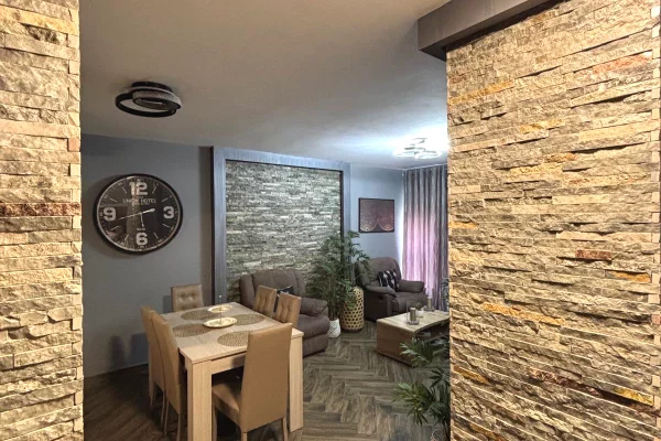 Shtepi me qera Apartament ne Tirane, 2+1, Mobilimi E mobiluar, Pagesa 75,000  Leke.