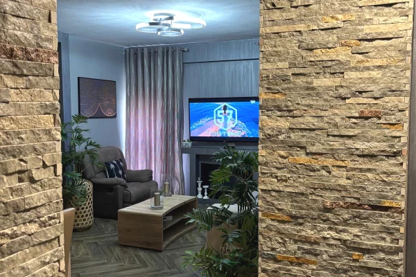 Shtepi me qera Apartament ne Tirane, 2+1, Mobilimi E mobiluar, Pagesa 75,000  Leke.