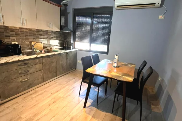 Laprake, apartament 2+1 me qera (55,000 leke)