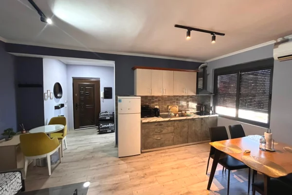 Appartamento in affitto a Tirana 2+1, Arredato