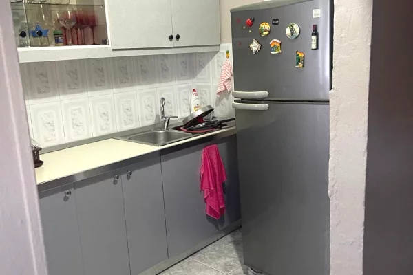 Shtepi ne shitje Apartament ne Tirane, 1+1, Mobilimi E mobiluar, Pagesa 88,000  Euro.