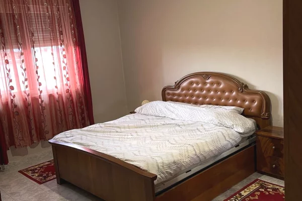 Shtepi ne shitje Apartament ne Tirane, 1+1, Mobilimi E mobiluar, Pagesa 88,000  Euro.