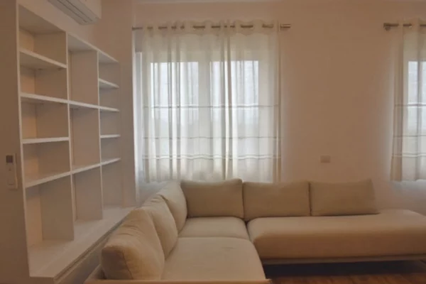 Shtepi ne shitje Apartament ne Tirane, 3+1, Mobilimi E mobiluar, Pagesa 141,000  Euro.