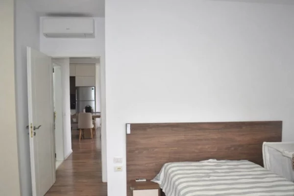 Shtepi ne shitje Apartament ne Tirane, 3+1, Mobilimi E mobiluar, Pagesa 141,000  Euro.