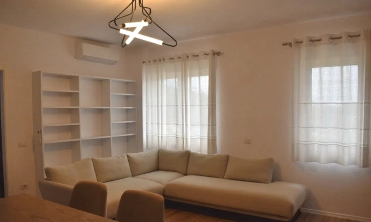 Shtepi ne shitje Apartament ne Tirane, 3+1, Mobilimi E mobiluar, Pagesa 141,000  Euro.
