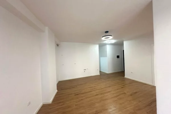 Shtepi ne shitje Apartament ne Tirane, 2+1, Mobilimi E mobiluar, Pagesa 149,000  Euro.