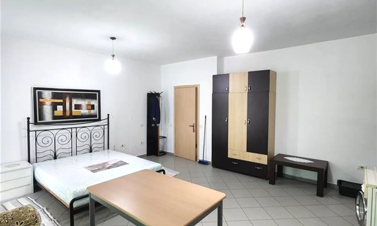 Shtepi me qera Apartament ne Tirane, Garsoniere, Mobilimi E mobiluar, Pagesa 35,000  Leke.