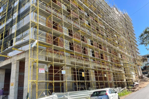 Okazion!!!!!!! Garsoniere ne shitje (47 m2) , per vetem 68,000 euro Ali Demi