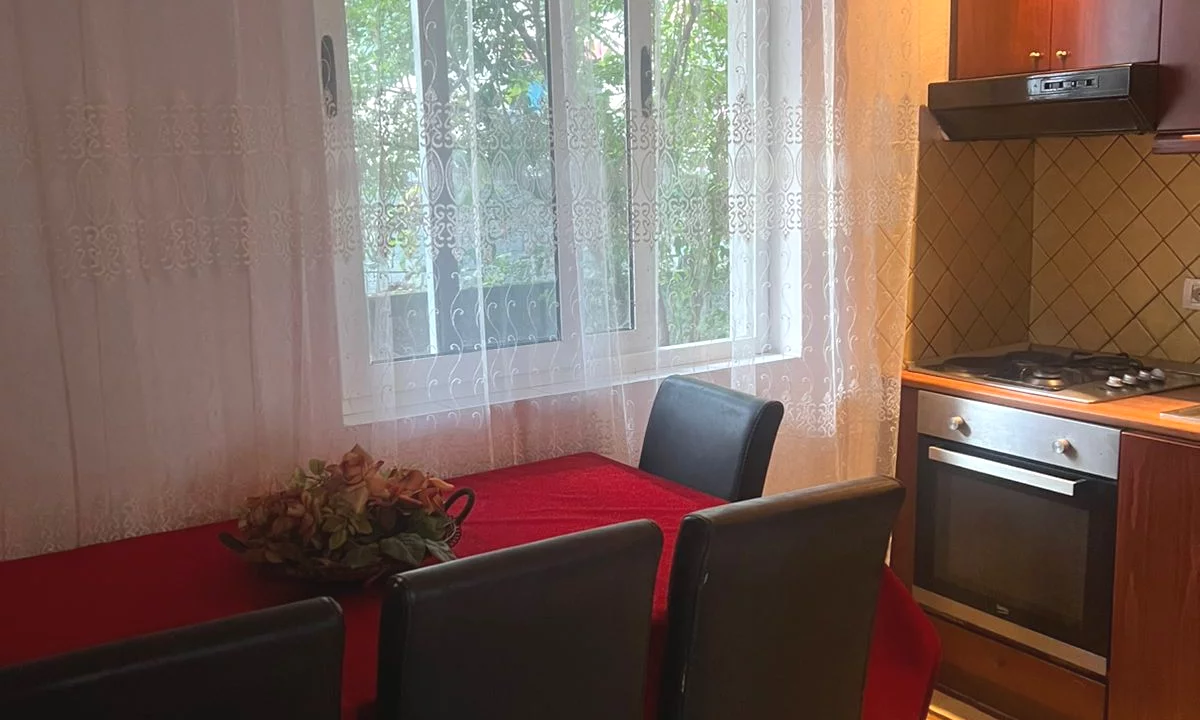 Shtepi me qera Apartament ne Tirane, 2+1, Mobilimi E mobiluar, Pagesa 40,000  Leke.