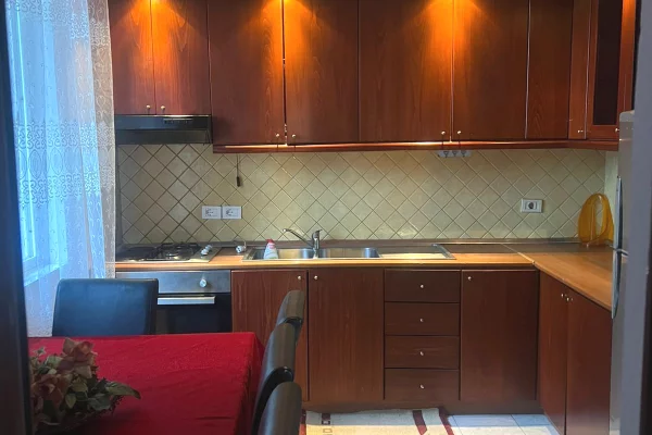 Shtepi me qera Apartament ne Tirane, 2+1, Mobilimi E mobiluar, Pagesa 40,000  Leke.