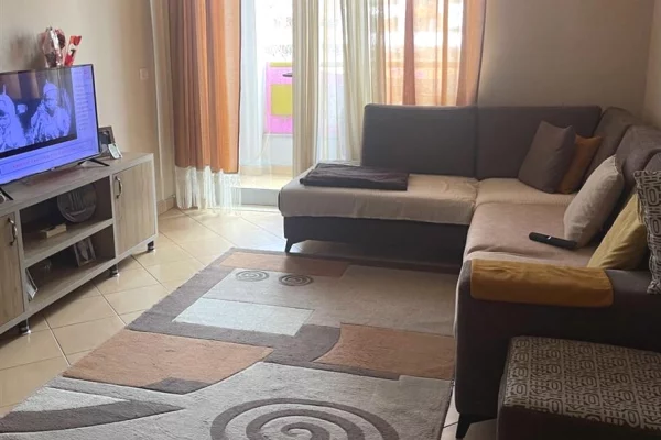 Kompleksi Delijorgji, apartament 1+1 me qera (50,000 leke/muaji)