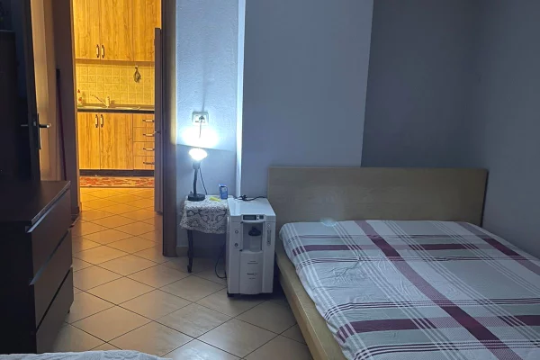 Shtepi me qera Apartament ne Tirane, 1+1, Mobilimi E mobiluar, Pagesa 50,000  Leke.