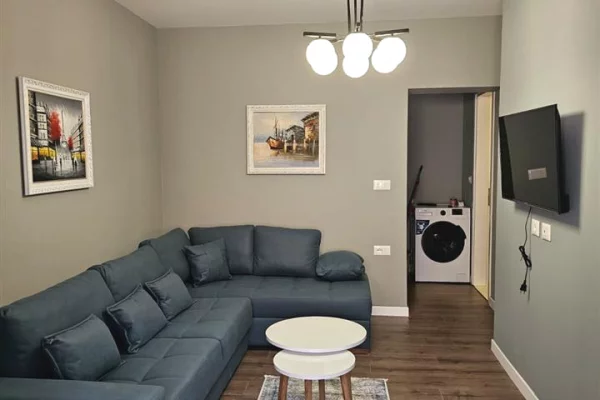 Qender, apartament 1+1 me qera rruga fortuzi 700 Euro