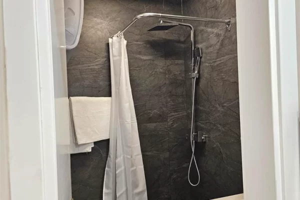 Shtepi me qera Apartament ne Tirane, 1+1, Mobilimi E mobiluar, Pagesa 700  Euro.