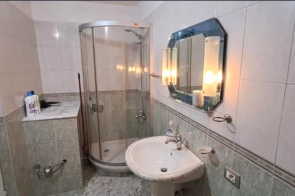 Shtepi me qera Apartament ne Tirane, 1+1, Mobilimi E mobiluar, Pagesa 35,000  Leke.