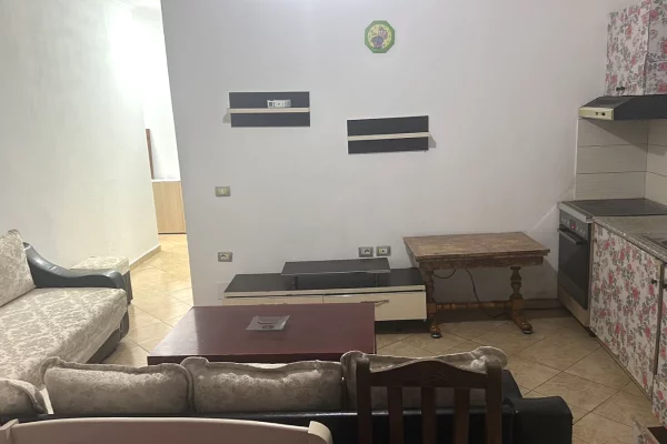 Shtepi me qera 1+1 ne Tirane - 35,000 Leke