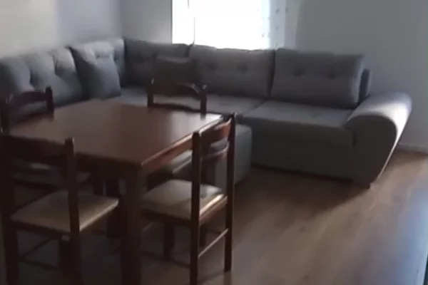 Shtepi me qera Apartament ne Tirane, 1+1, Mobilimi E mobiluar, Pagesa 40,000  Leke.