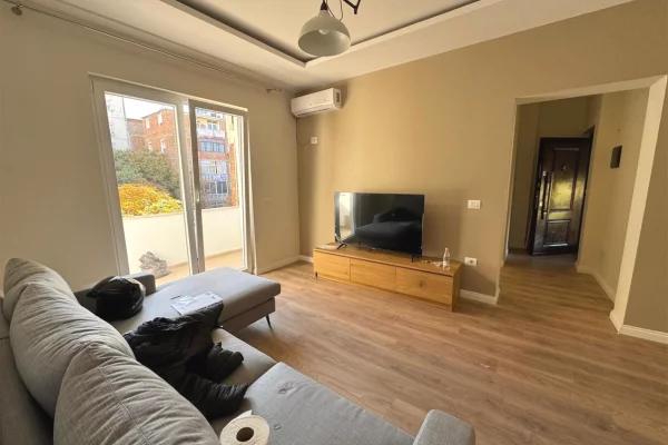 Shtepi me qera Apartament ne Tirane, 1+1, Mobilimi E mobiluar, Pagesa 65,000  Leke.