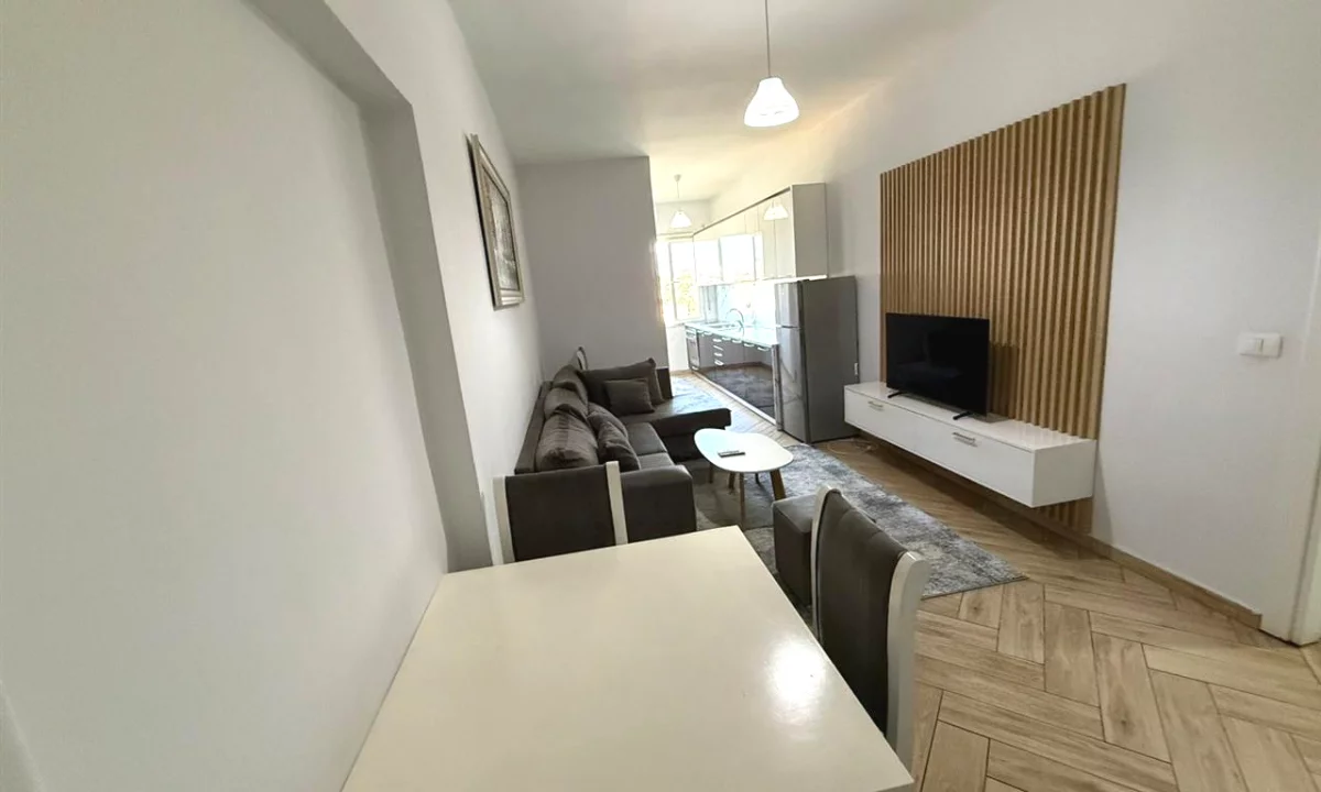 Shtepi me qera Apartament ne Tirane, 1+1, Mobilimi E mobiluar, Pagesa 45,000  Leke.
