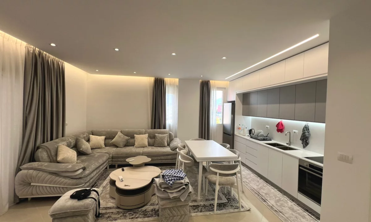 Shtepi ne shitje Apartament ne Tirane, 2+1, Mobilimi E mobiluar, Pagesa 175,000  Euro.