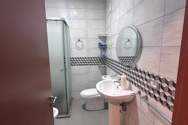 Shtepi me qera Apartament ne Tirane, 1+1, Mobilimi E mobiluar, Pagesa 540  Euro.