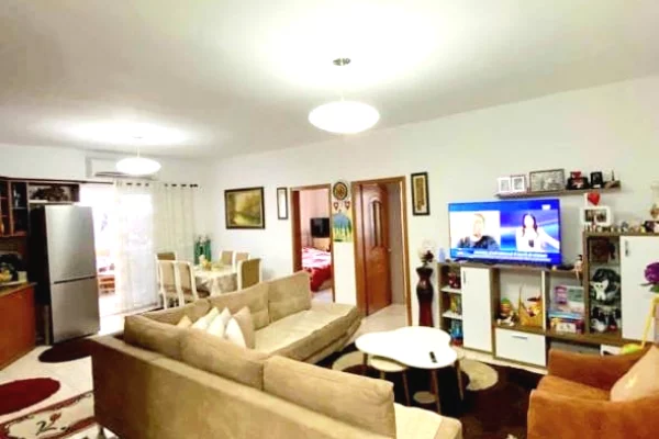 Shtepi ne shitje Apartament ne Tirane, 2+1, Mobilimi E mobiluar, Pagesa 160,000  Euro.