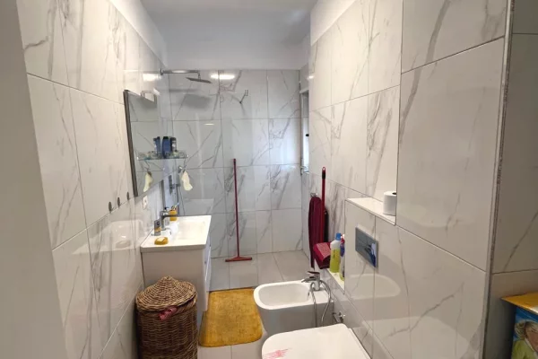 Shtepi ne shitje Apartament ne Tirane, 2+1, Mobilimi E mobiluar, Pagesa 205,000  Euro.