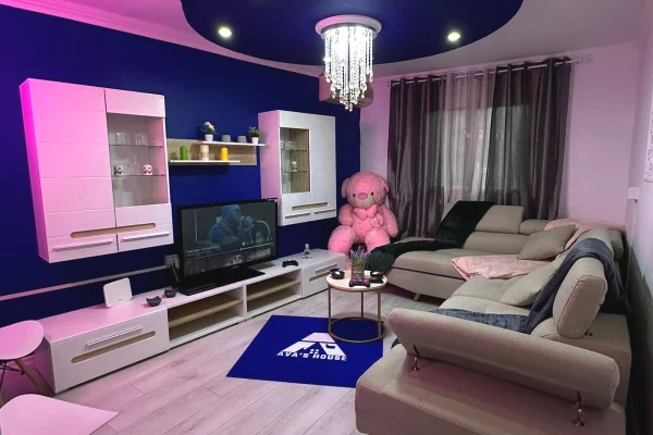 Pazari i ri, okazion shitet shtepi private dy kateshe 280,000 euro