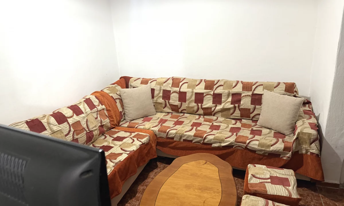 Shtepi me qera Shtepi Private ne Tirane, 1+1, Mobilimi E mobiluar, Pagesa 30,000  Leke.