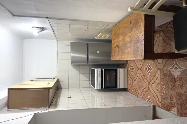 Shtepi me qera Shtepi Private ne Tirane, 1+1, Mobilimi E mobiluar, Pagesa 30,000  Leke.