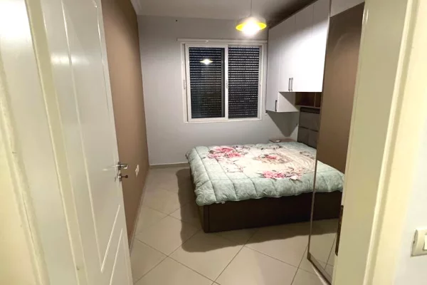 Shtepi me qera Apartament ne Tirane, 2+1, Mobilimi E mobiluar, Pagesa 600  Euro.