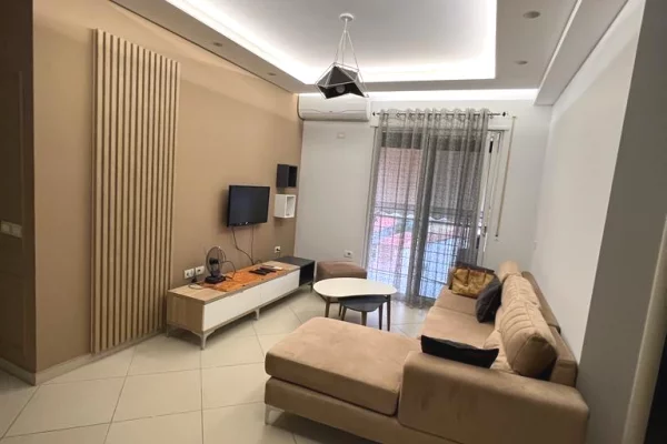 Shtepi me qera Apartament ne Tirane, 2+1, Mobilimi E mobiluar, Pagesa 600  Euro.