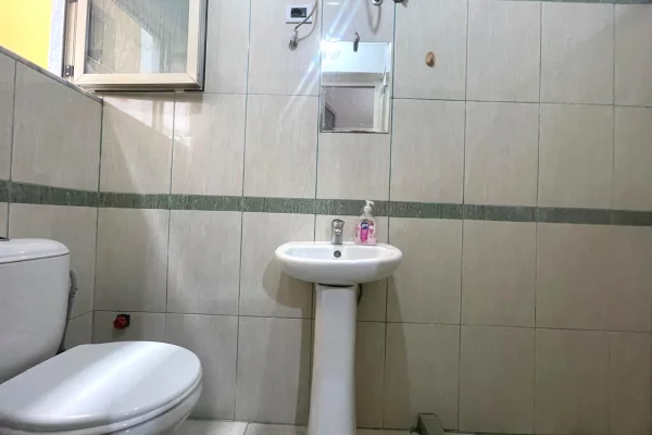 Shtepi me qera Apartament ne Tirane, 1+1, Mobilimi E mobiluar, Pagesa 45,000  Leke.