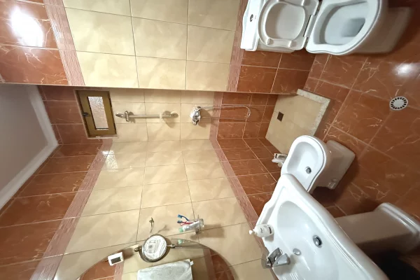 Shtepi me qera Apartament ne Tirane, 2+1, Mobilimi E mobiluar, Pagesa 3,100  Euro.