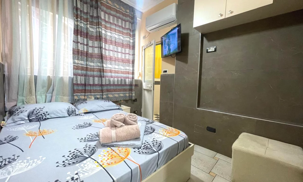 Shtepi me qera Apartament ne Tirane, Garsoniere, Mobilimi E mobiluar, Pagesa 38,000  Leke.