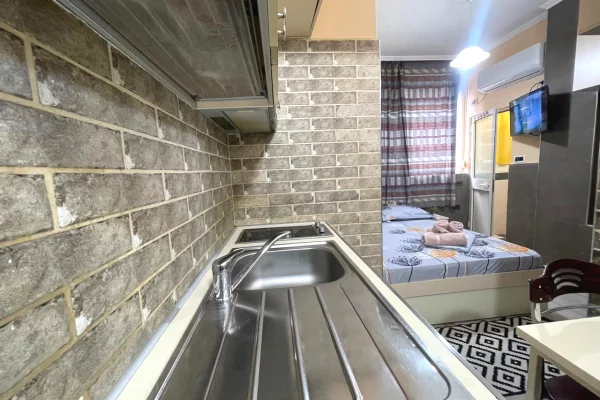 Shtepi me qera Apartament ne Tirane, Garsoniere, Mobilimi E mobiluar, Pagesa 38,000  Leke.