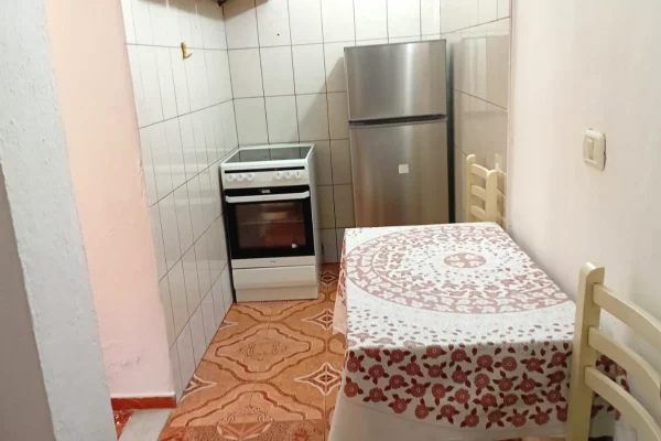 Shtepi me qera Apartament ne Tirane, 1+1, Mobilimi E mobiluar, Pagesa 30,000  Leke.
